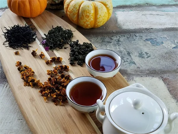 雑草茶の驚くべき効果と簡単な作り方